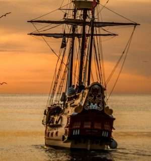 Relato corto, La despedida. Un barco alejándose en el horizonte